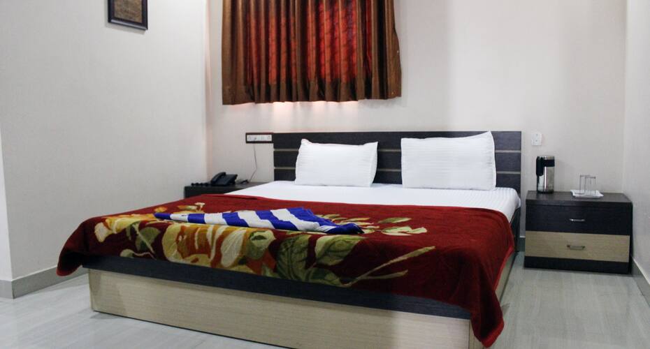 Hotel Dev Guest House, Ahmedabad 4